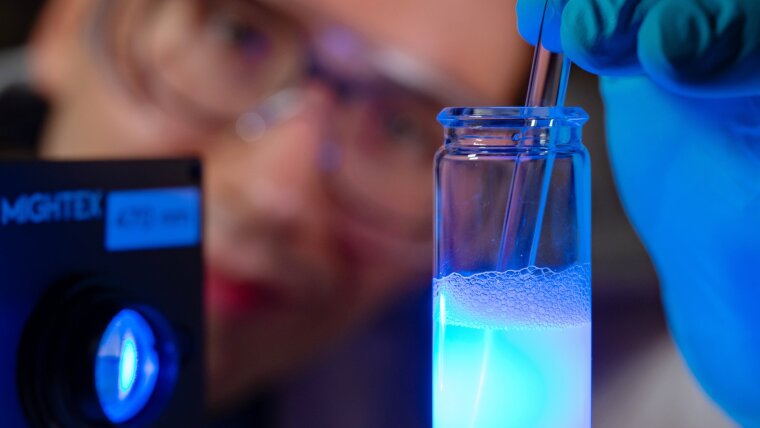 Irradiation with blue light